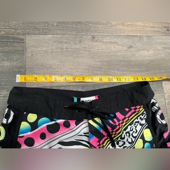 Roxy Board Shorts Size 3-Black w Rainbow Graffiti print - Picture 6 of 6